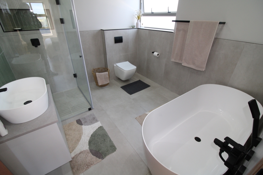4 Bedroom Property for Sale in Kingswood Golf Estate Western Cape